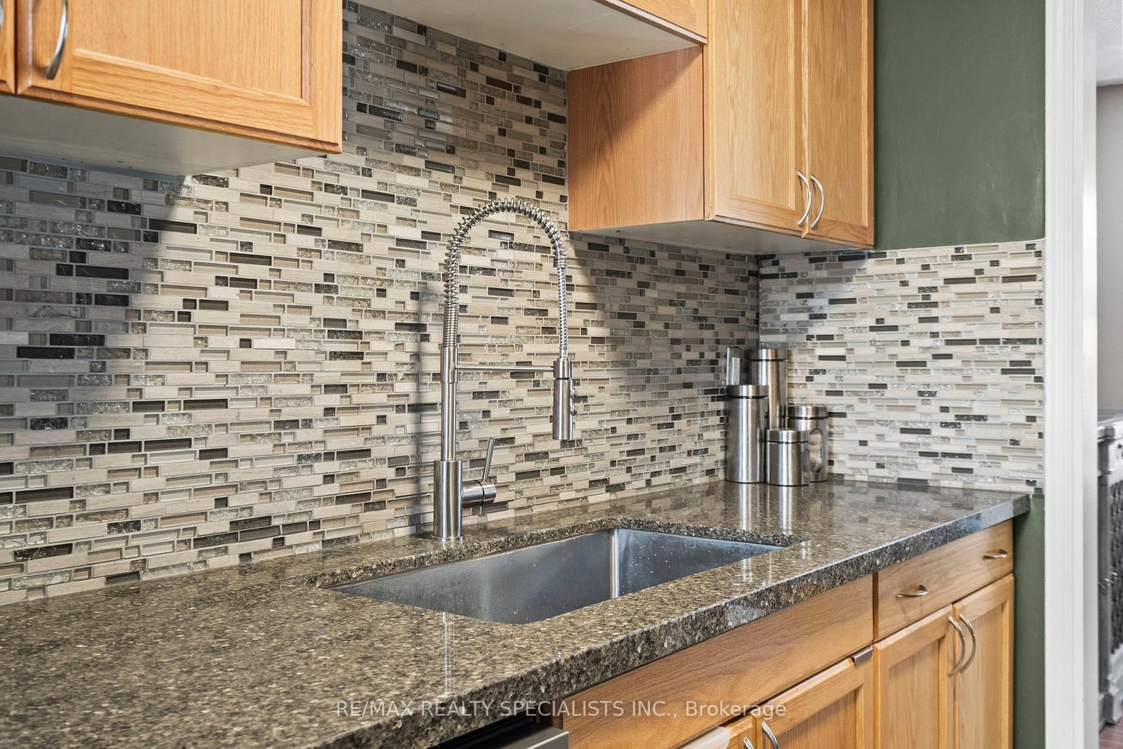 121 Tulip Drive - Photo 10