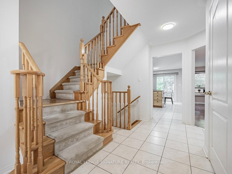 5 - 6035 Bidwell Tr, Mississauga, L5V 3C8 | Image 2