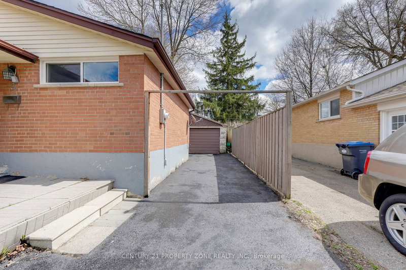 5 Hadrina St, Brampton, L6X 2J5 | Image 3