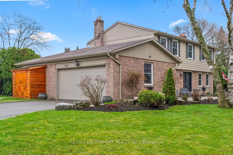 996 Cresthampton Lane, Mississauga, L5H 2X1 | Image 2