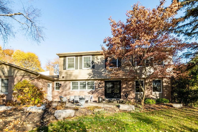 996 Cresthampton Lane, Mississauga, L5H 2X1 | Image 3