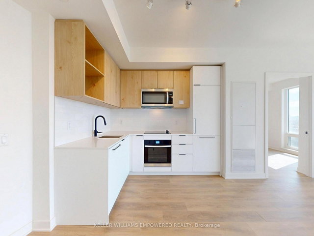 528 - 1185 Dupont Street