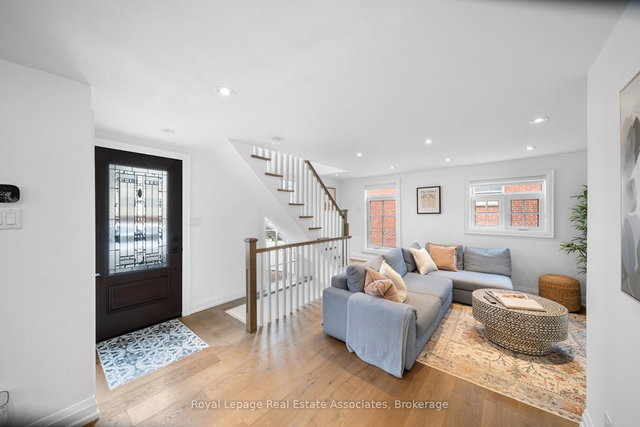 36 Mississauga Road N