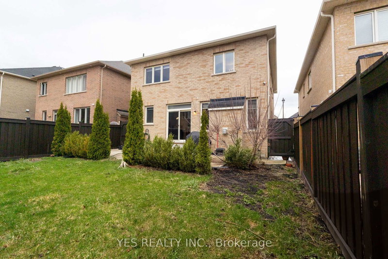 34 Newhouse Blvd, Caledon, L7C 4A1 | Image 2