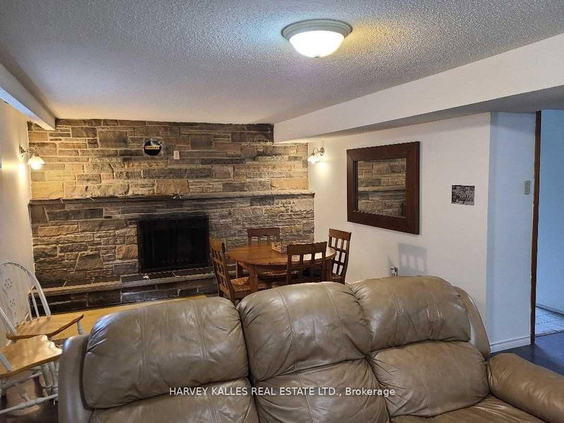 Lower - 2379 Hensall St, Mississauga, L5A 2T1 | Image 3