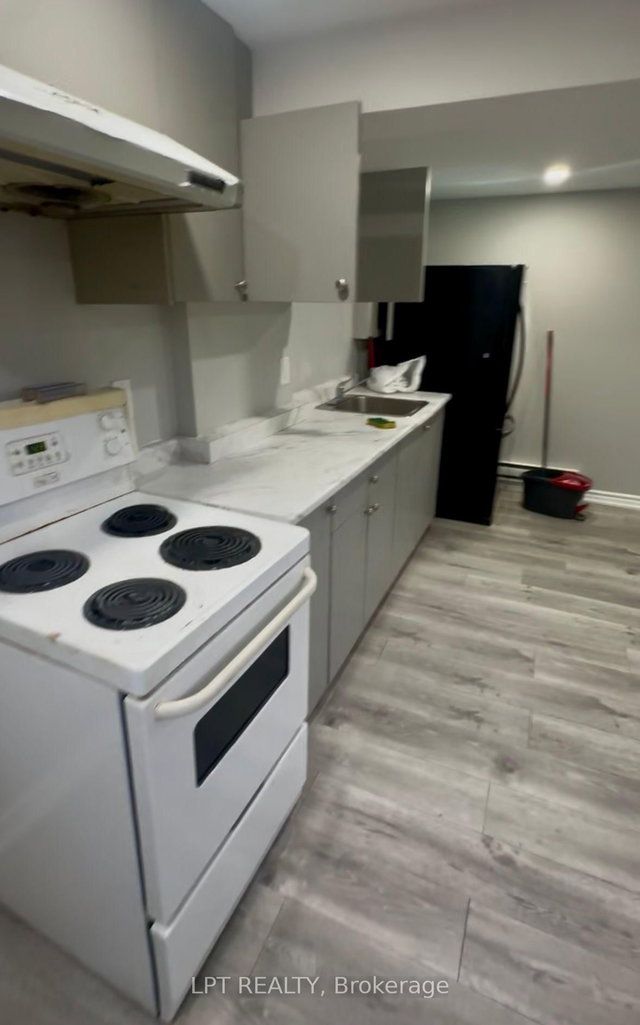 bsmnt - 40 Gladstone Square