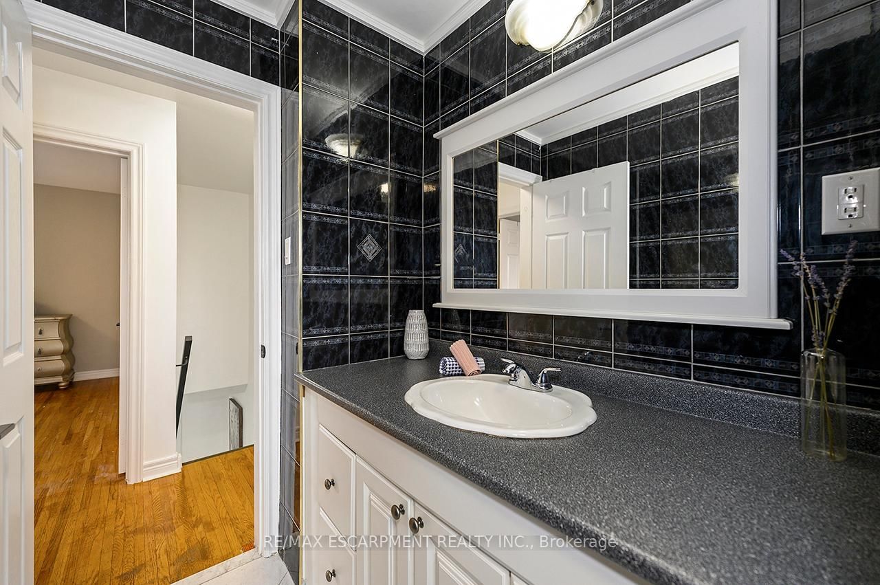 3726 Holden Crescent - Photo 29