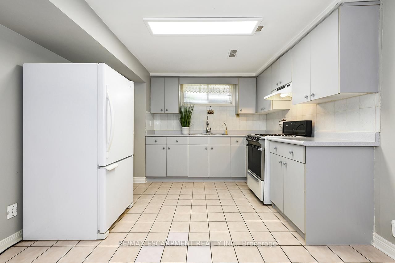 3726 Holden Crescent - Photo 35