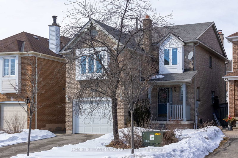2453 Strathmore Cres, Mississauga, L5M 5K9 | Image 2