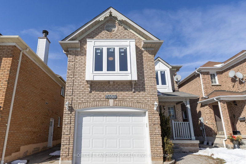 2453 Strathmore Cres, Mississauga, L5M 5K9 | Image 3