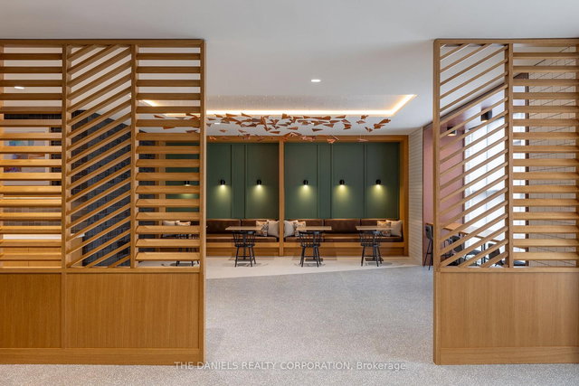 1004 - 2495 Eglinton Avenue W