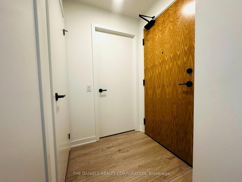 1004 - 2495 Eglinton Ave W, Mississauga, L5M 2T2 | Image 2