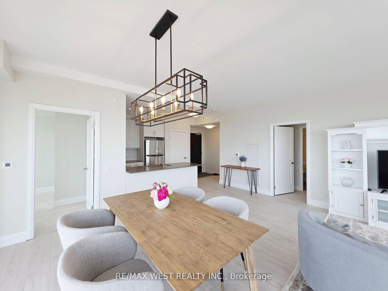 15 Lynch Street, Unit 2003 - Photo 2