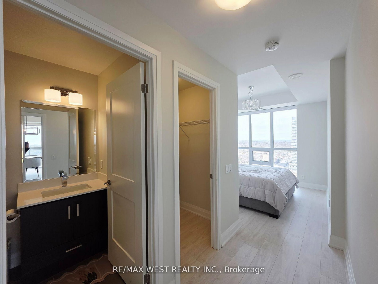 15 Lynch Street, Unit 2003 - Photo 8