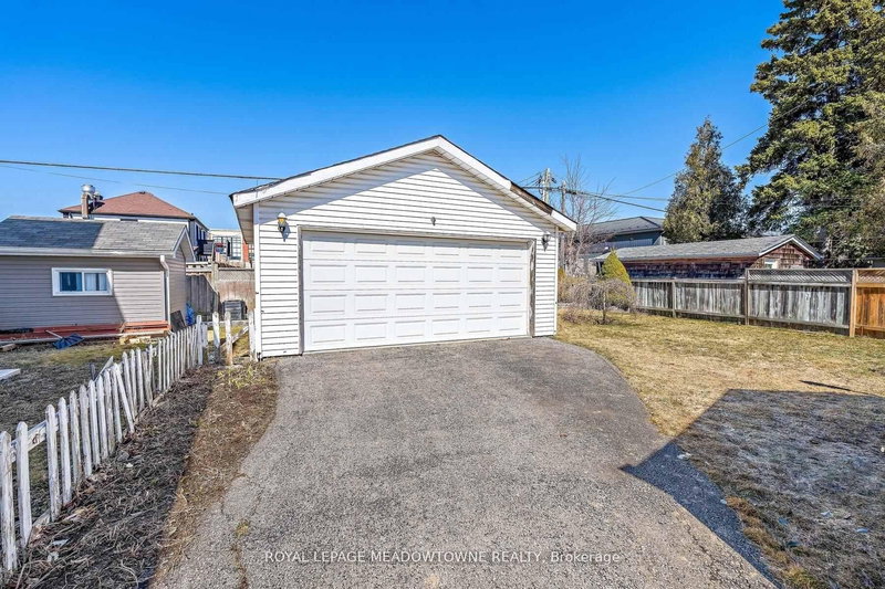 37 Prince Charles Dr, Halton Hills, L7G 3T9 | Image 2