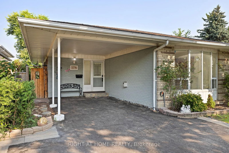 1147 Saturnia Cres, Mississauga, L4Y 2M2 | Image 2