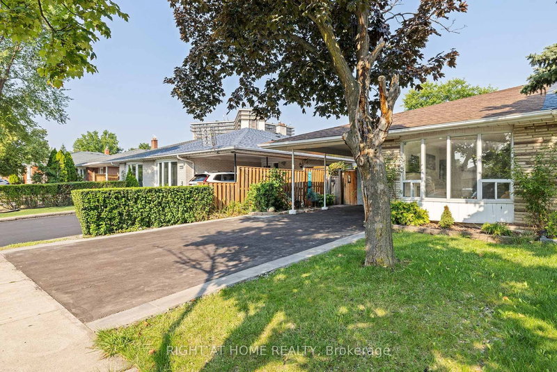 1147 Saturnia Cres, Mississauga, L4Y 2M2 | Image 3