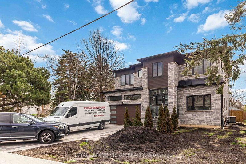 Lower - 77 Thomas St, Mississauga, L5M 1Y6 | Image 2