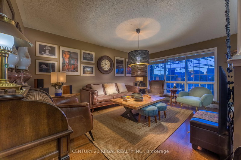 1131 Riddell Cres, Milton, L9T 6Y2 | Image 2