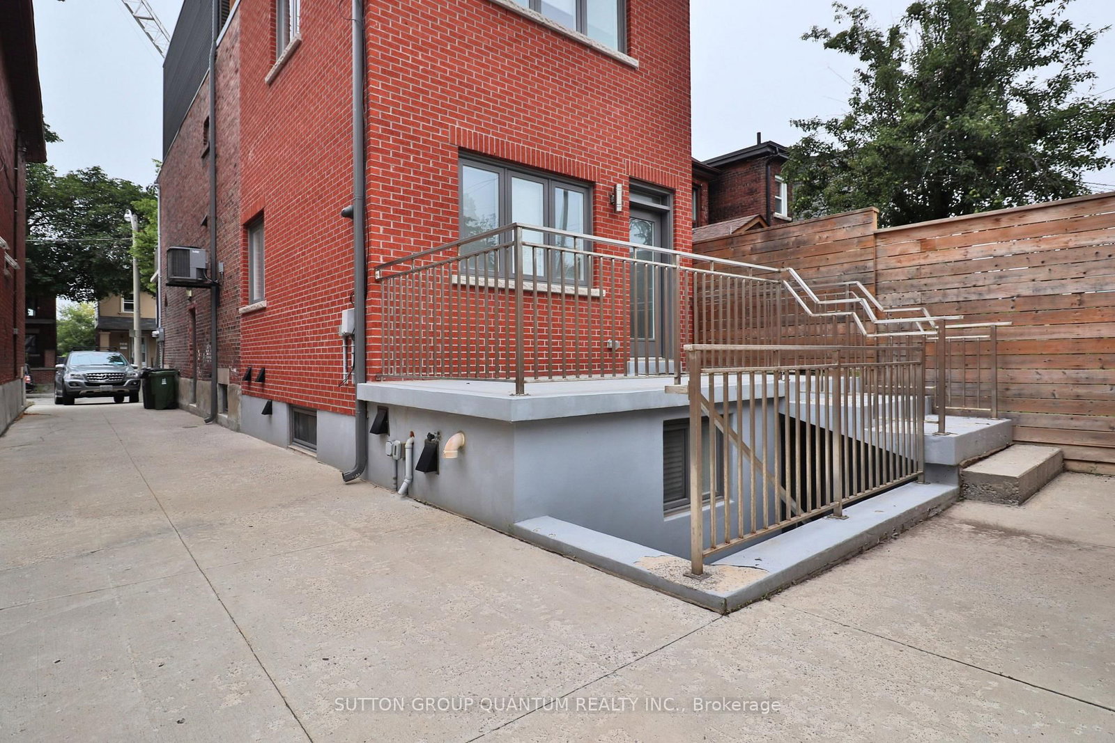 35 Cloverdale Road, Unit Main - Photo 14