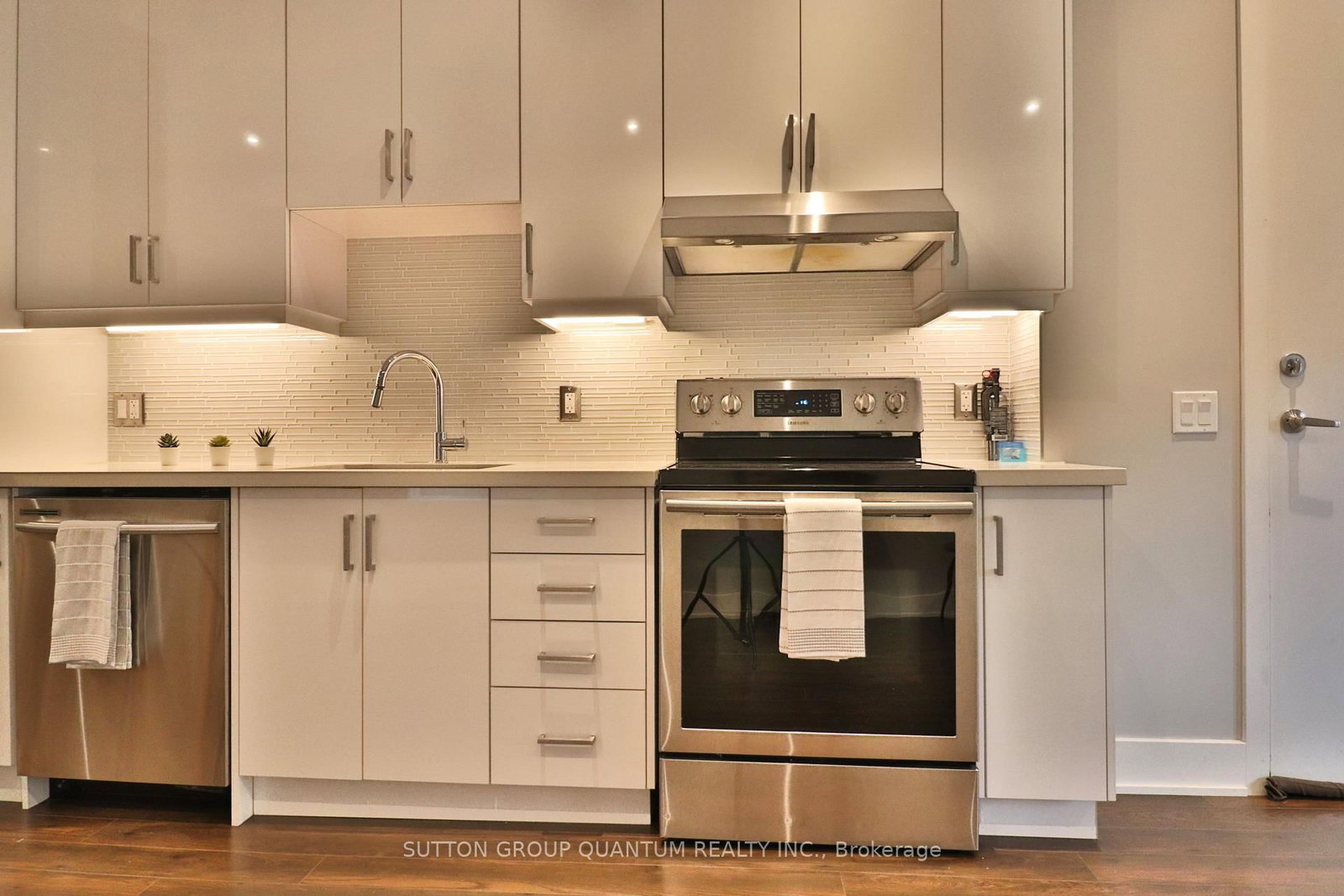 35 Cloverdale Road, Unit Main - Photo 3