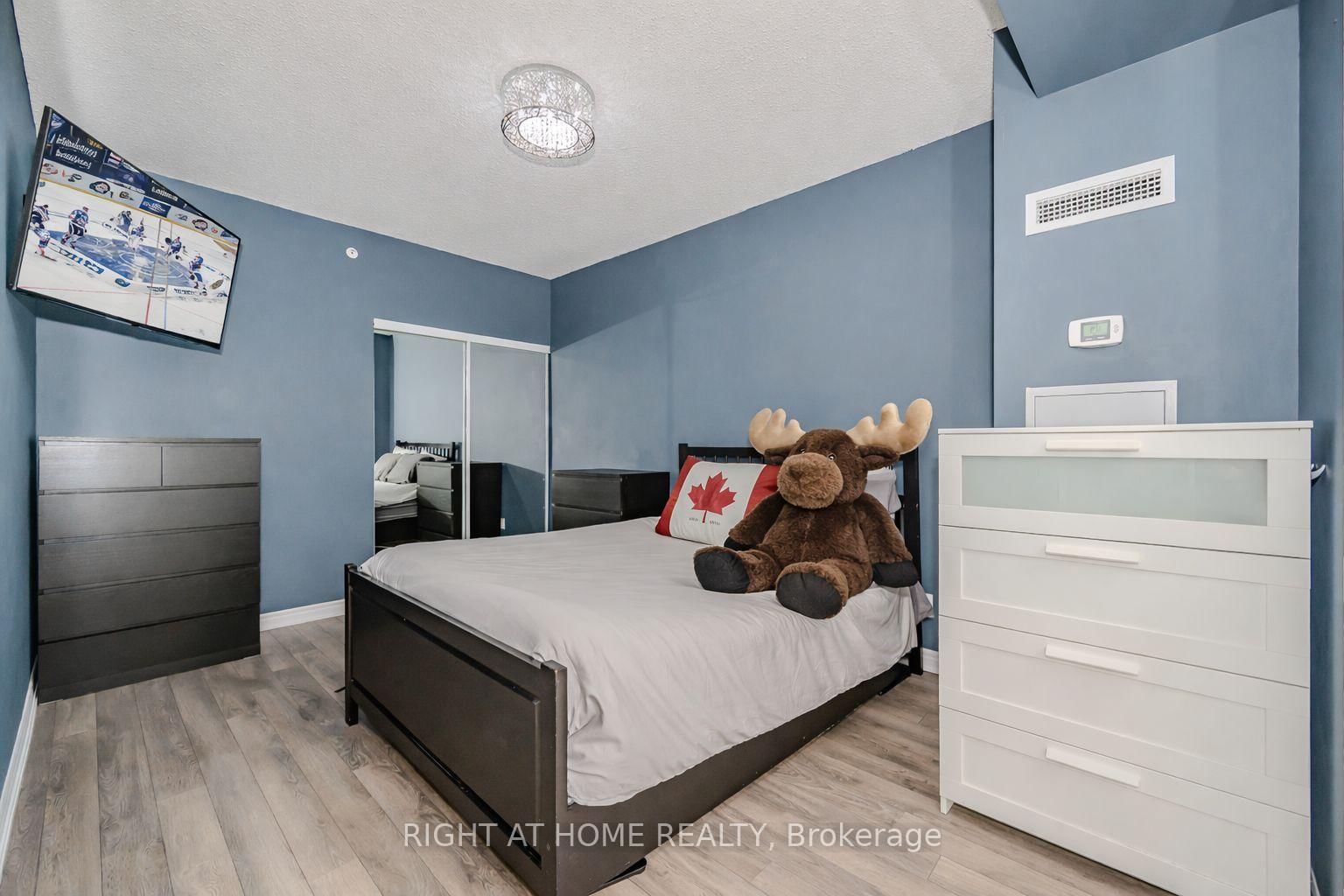 15 James Finlay Way, Unit 917 - Photo 10