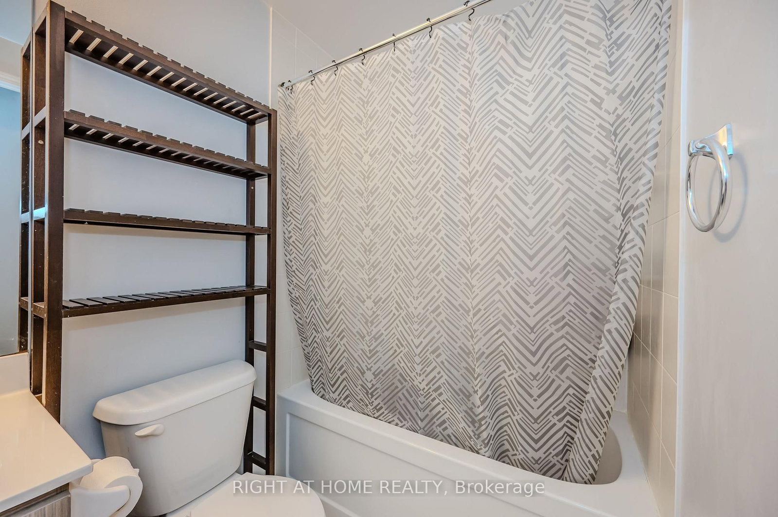 15 James Finlay Way, Unit 917 - Photo 17