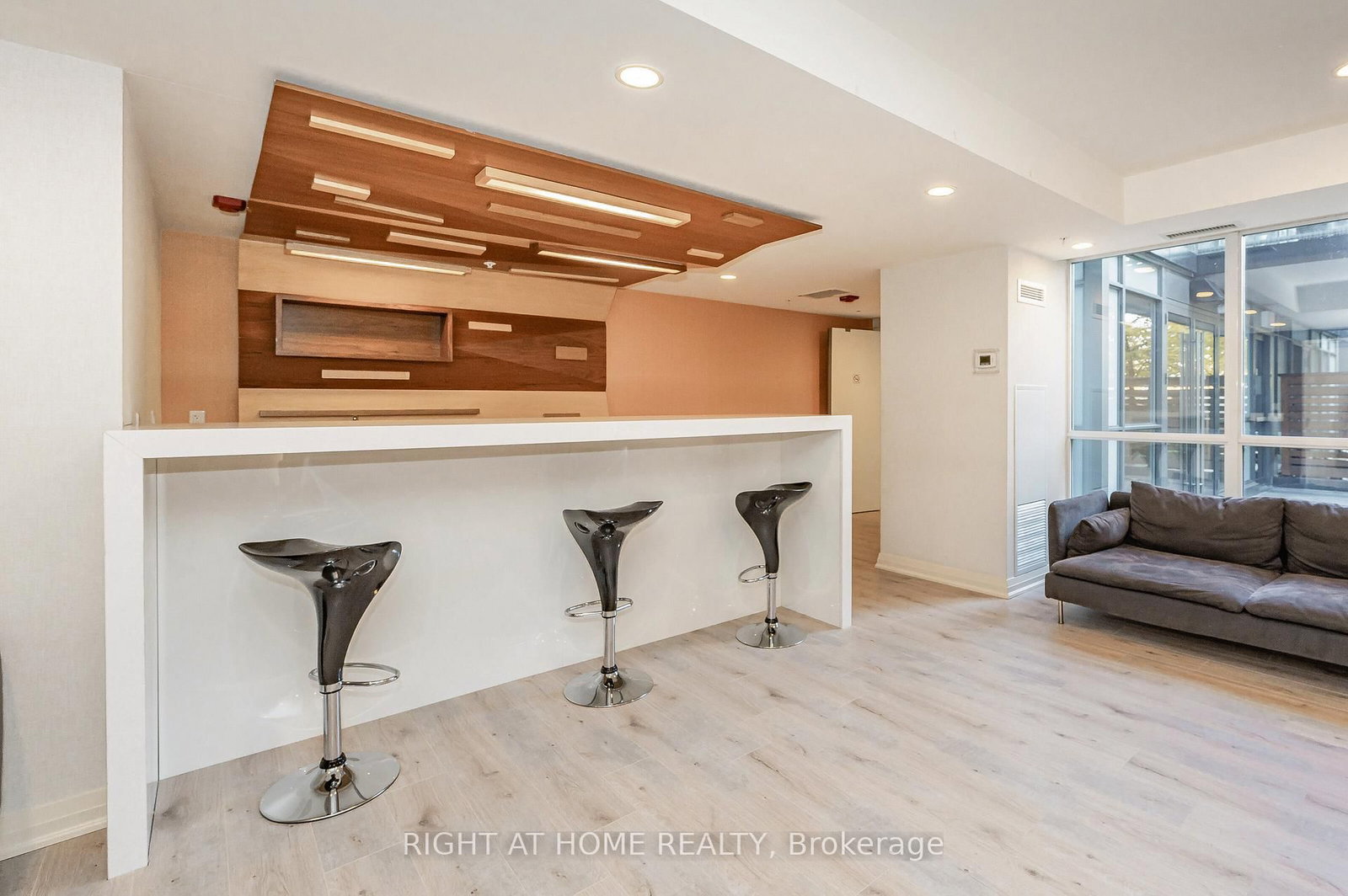 15 James Finlay Way, Unit 917 - Photo 26