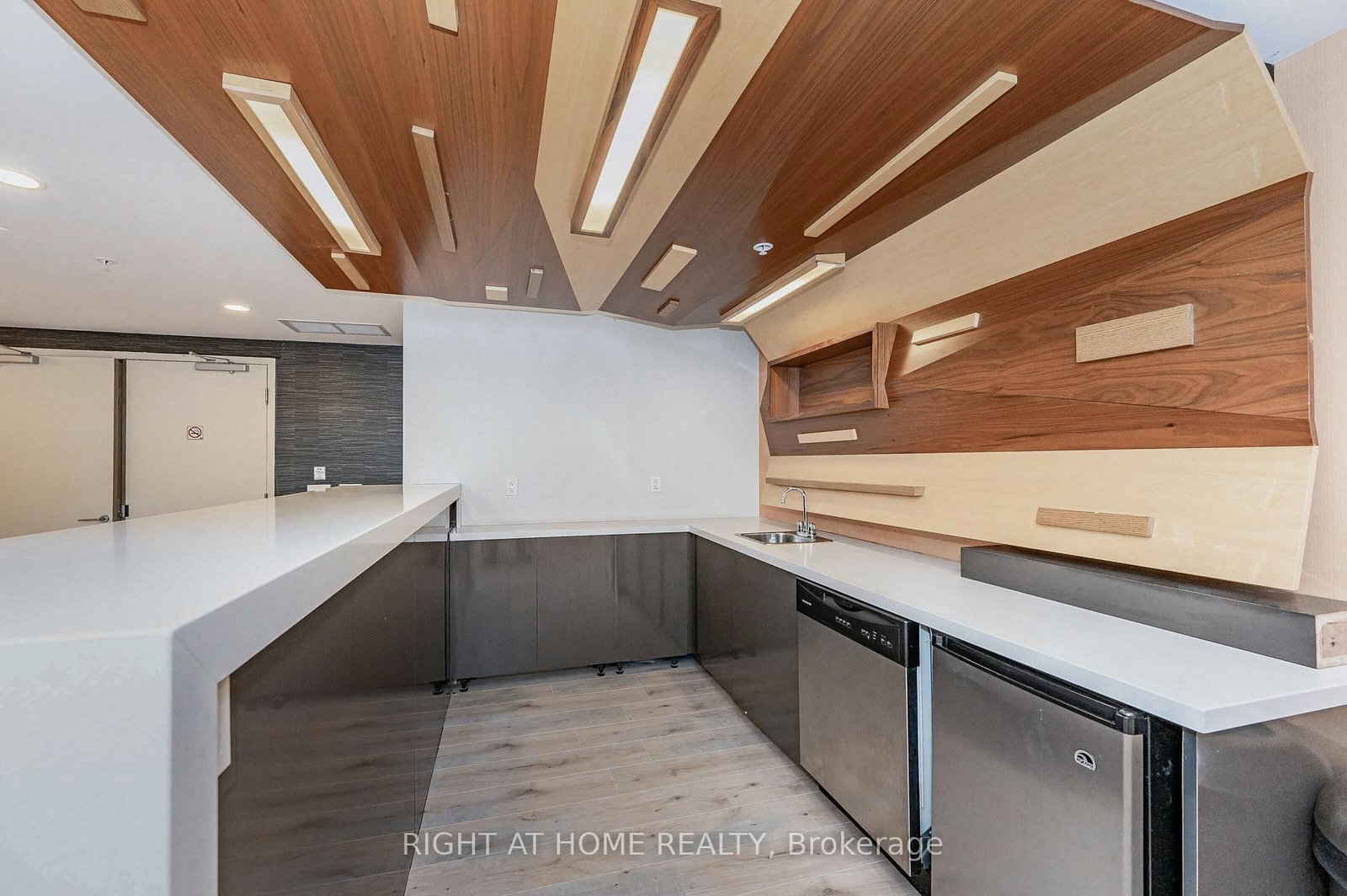 15 James Finlay Way, Unit 917 - Photo 27