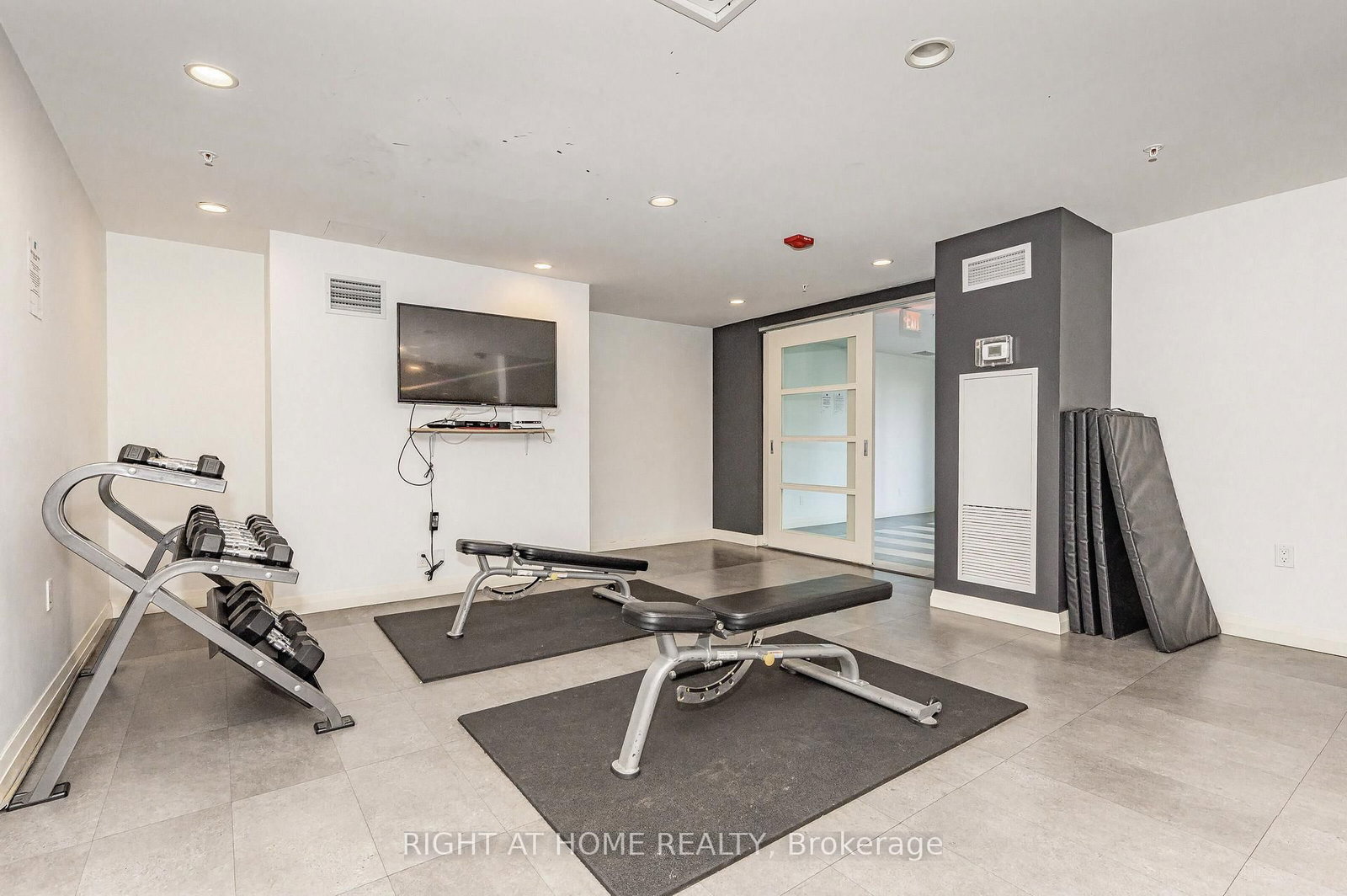 15 James Finlay Way, Unit 917 - Photo 29