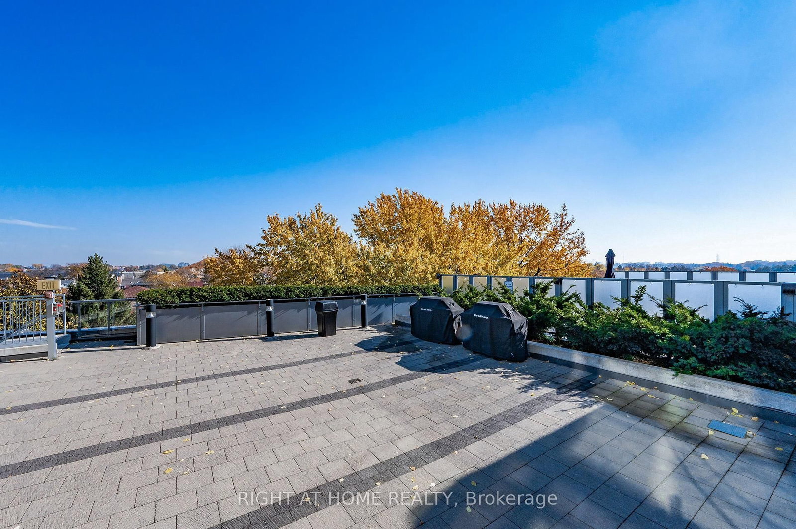 15 James Finlay Way, Unit 917 - Photo 32