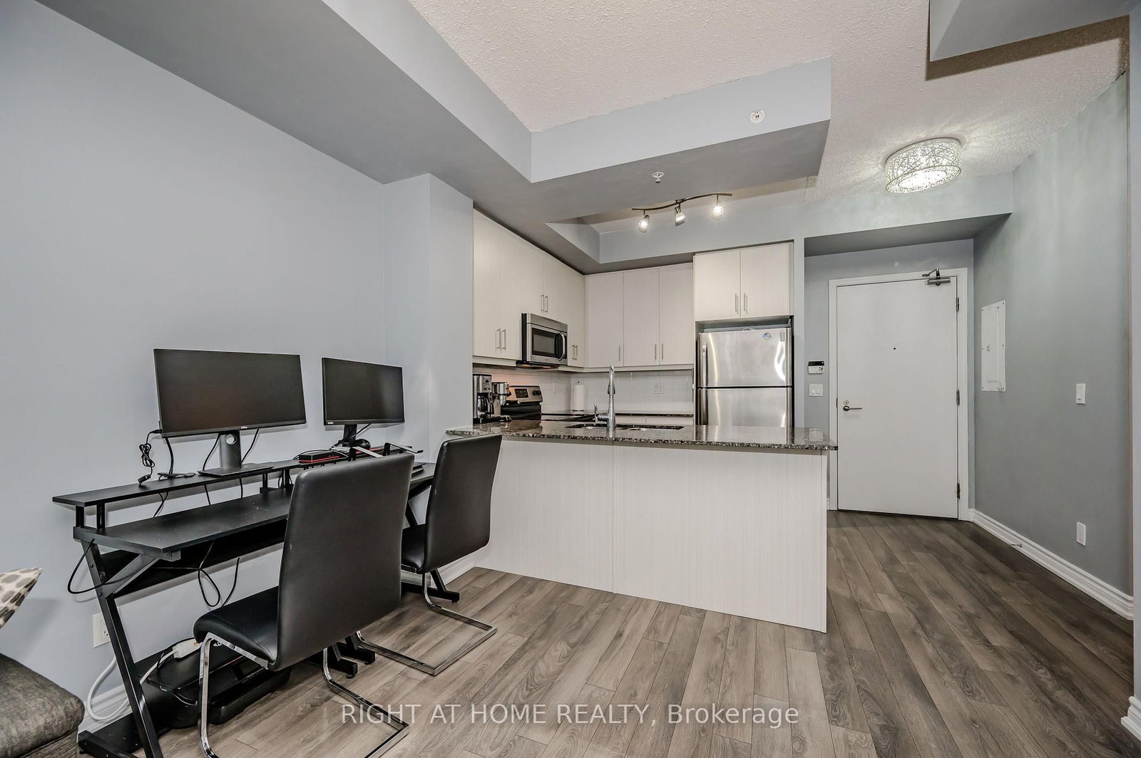 15 James Finlay Way, Unit 917 - Photo 6