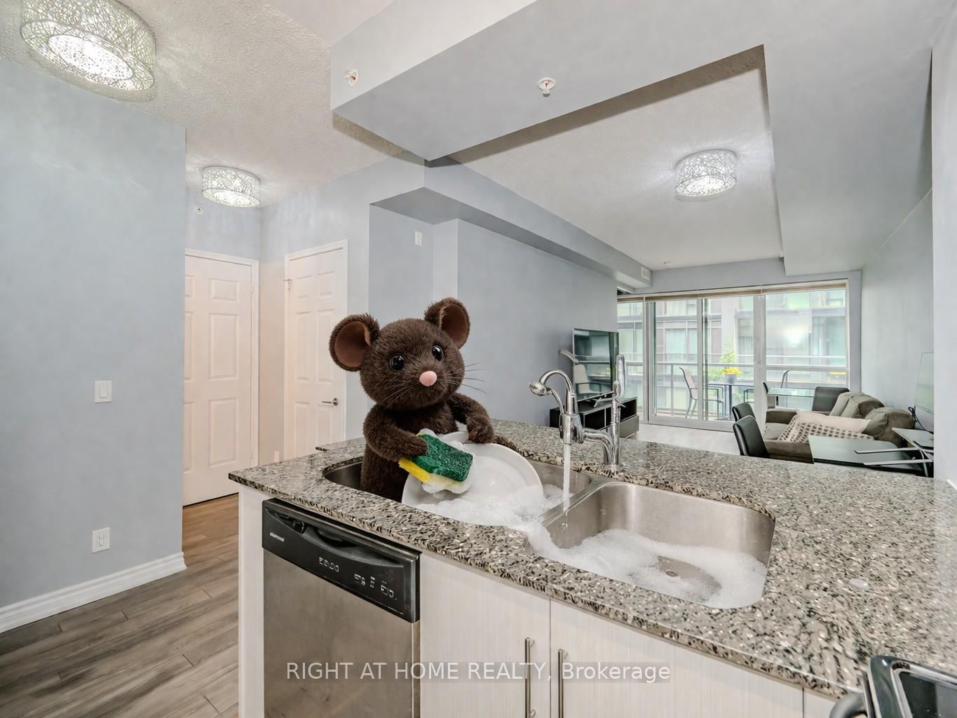 15 James Finlay Way, Unit 917 - Photo 7