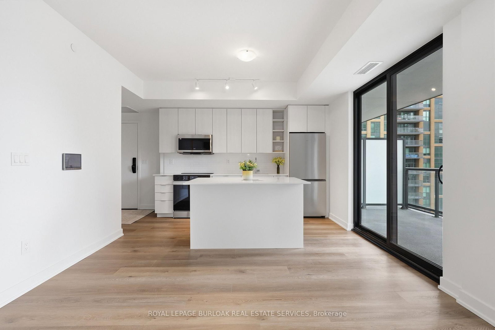 2075 Lakeshore Road, Unit 609 - Photo 4