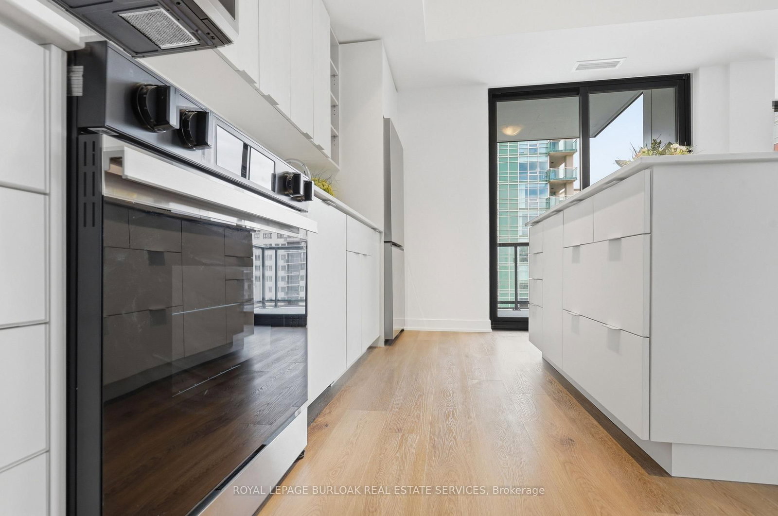 2075 Lakeshore Road, Unit 609 - Photo 5