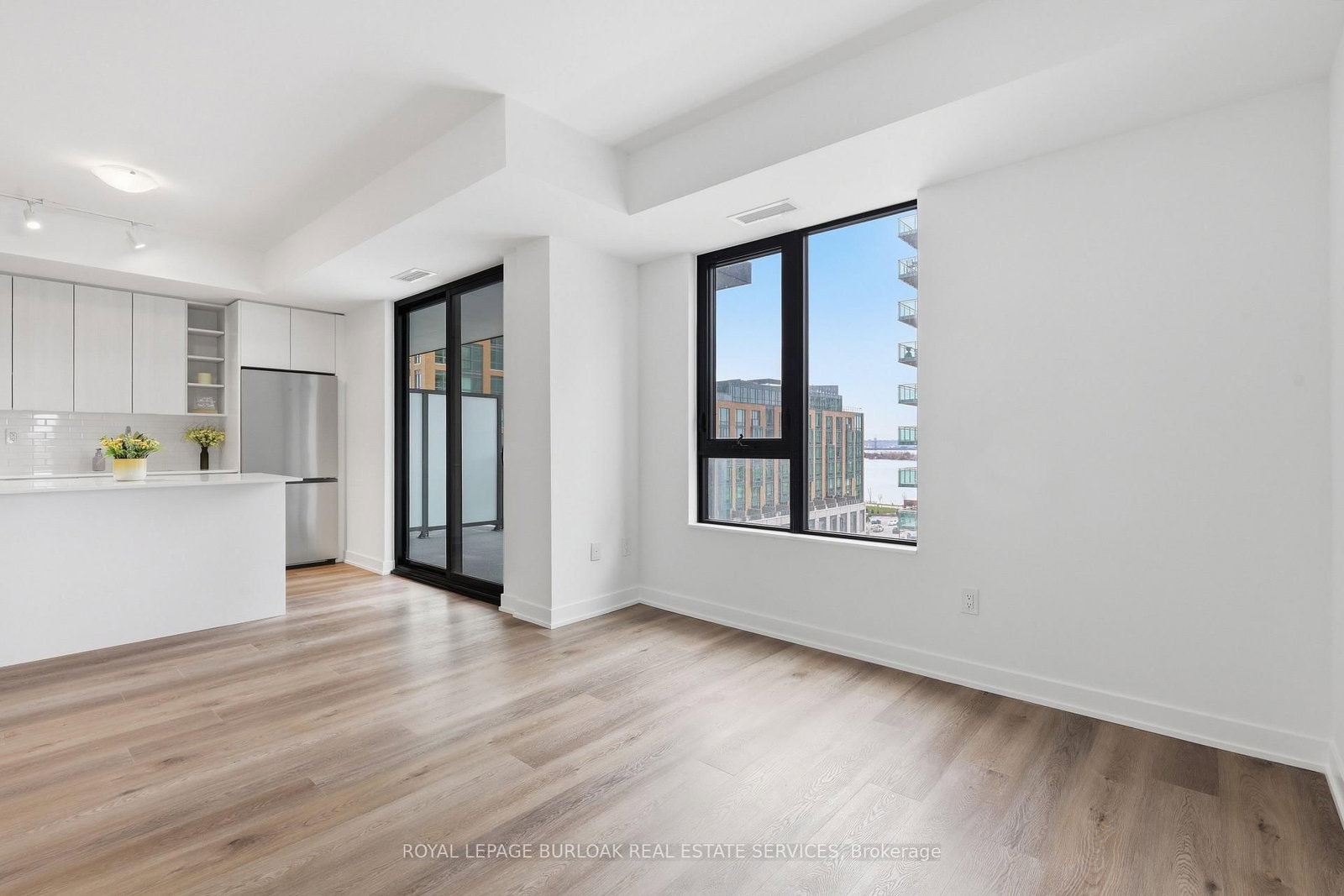 2075 Lakeshore Road, Unit 609 - Photo 6