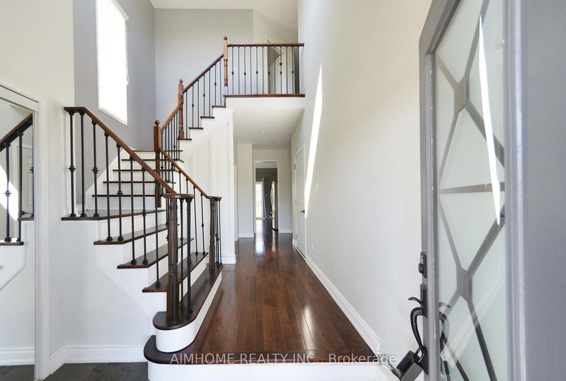 977 Kennedy Circ N, Milton, L9T 0C6 | Image 2