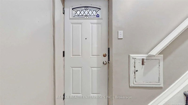 A - 255 Lakeshore Rd E, Mississauga, L5G 1G8 | Image 3