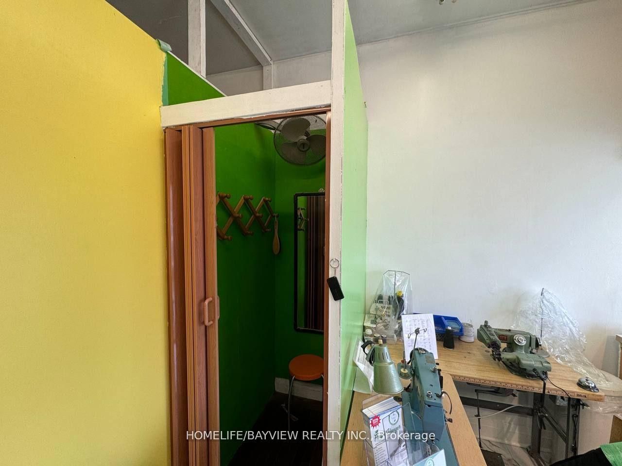 763 The Queensway Avenue - Photo 5