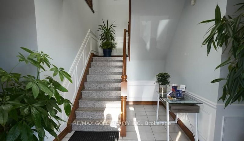 1775 Shawson Dr, Mississauga, L4W 1N8 | Image 2