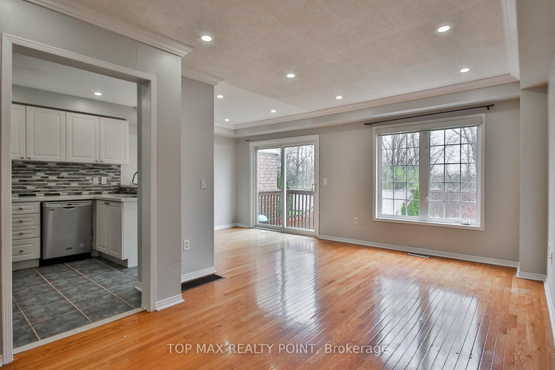 3376 Angel Pass Dr, Mississauga, L5M 7K5 | Image 2