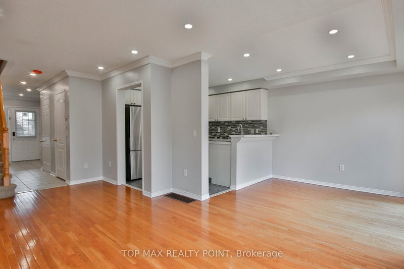 3376 Angel Pass Dr, Mississauga, L5M 7K5 | Image 3