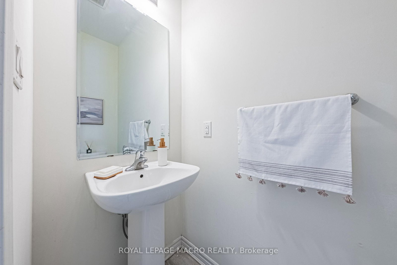 728 Kennedy Circle W - Photo 9