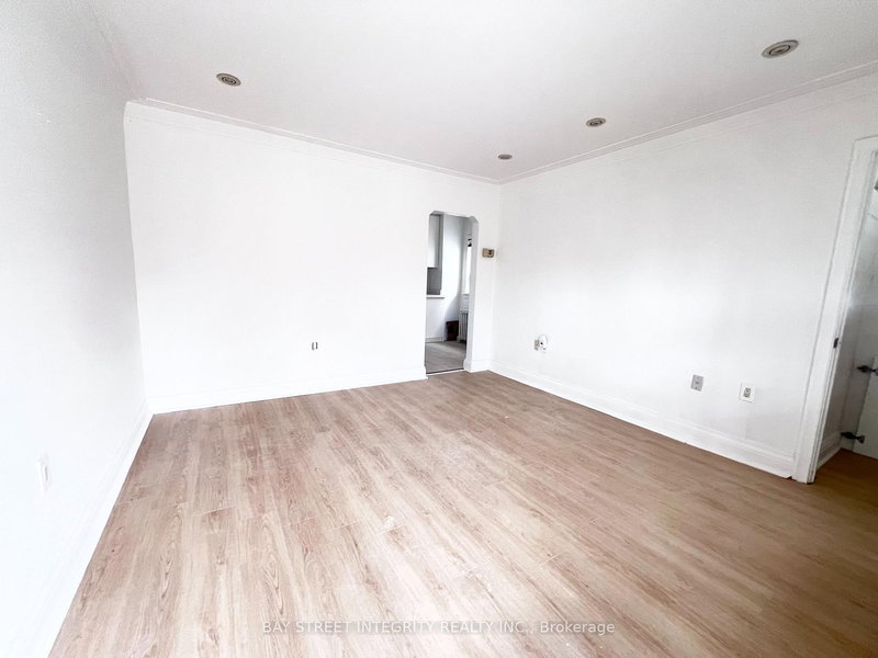 970 Briar Hill Ave, Toronto, M6B 1M3 | Image 2