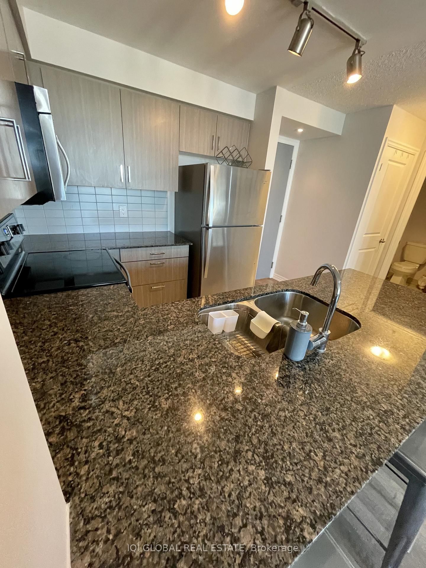 80 Esther Lorrie Drive, Unit 1022 - Photo 9