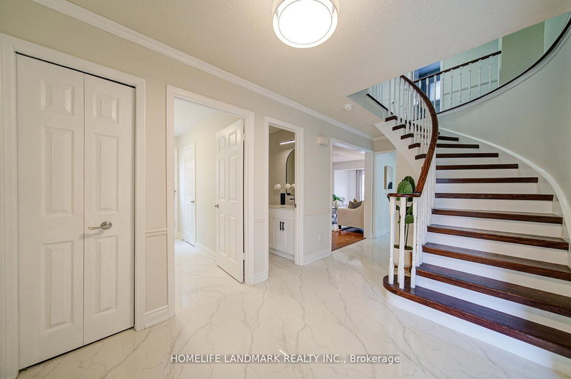 1111 Deer Ru, Mississauga, L5C 3P7 | Image 3