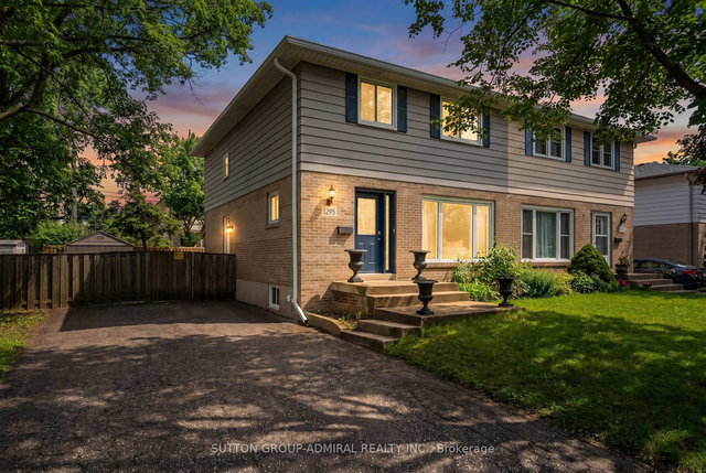 1295 Napier Crescent