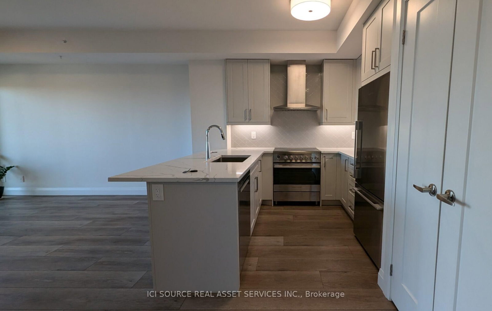 500 Brock Avenue, Unit 806