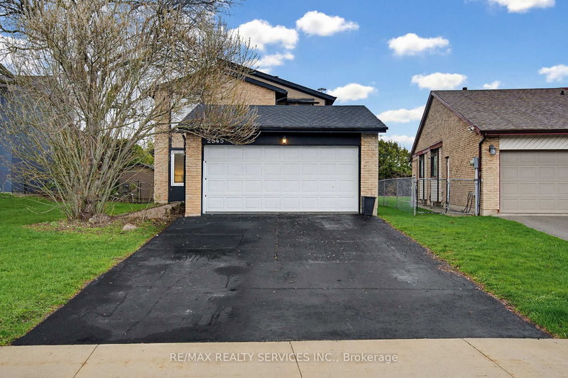2545 Folkway Dr, Mississauga, L5L 2J9 | Image 2