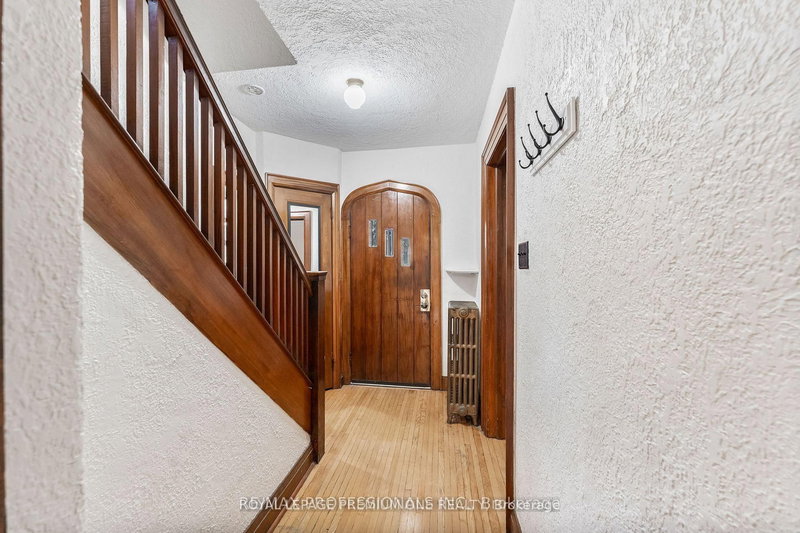 61 Methuen Ave, Toronto, M6S 1Z7 | Image 3